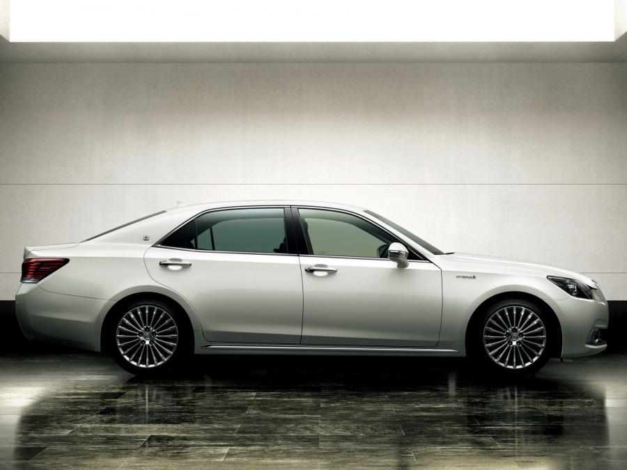  Toyota Crown Majesta 2013 года  (фото 6 из 9)